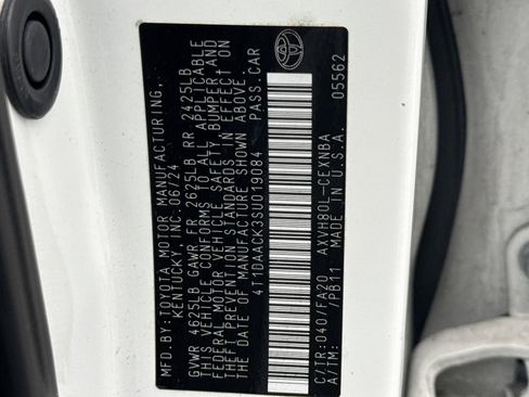 Used 2025 Toyota Camry LE FWD image 12