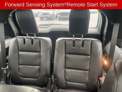Used 2018 Ford Explorer XLT w/ Equipment Group 202A image 10