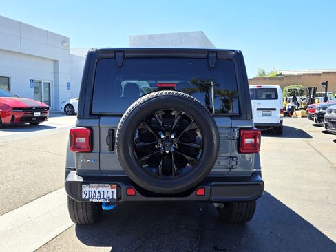 Used 2022 Jeep Wrangler Unlimited Sahara AWD/4WD image 4
