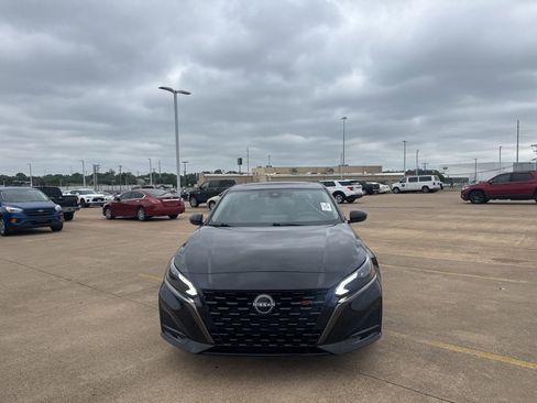 Certified 2023 Nissan Altima 2.5 SR w/ SR Premium Package FWD image 5