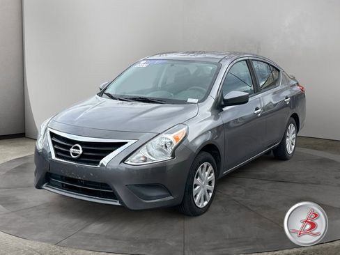 Used 2019 Nissan Versa SV image 3