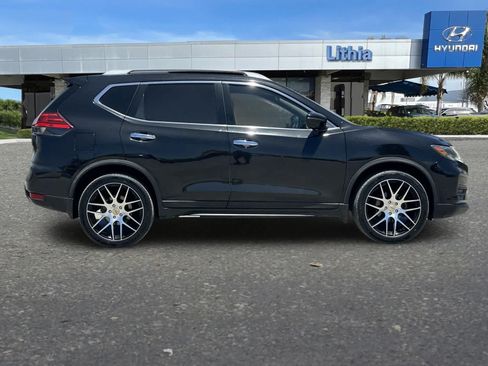 Used 2017 Nissan Rogue S w/ S Appearance Package FWD image 8