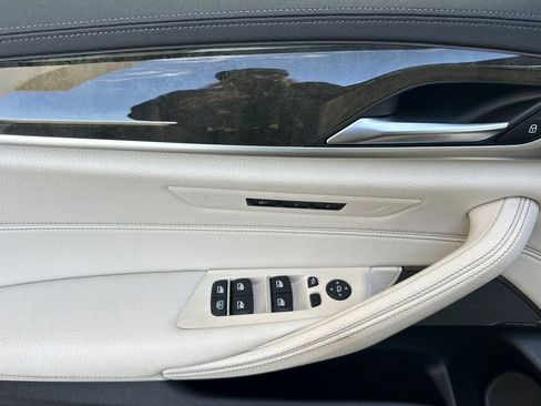 Used 2023 BMW M550i xDrive w/ Executive Package AWD/4WD image 10