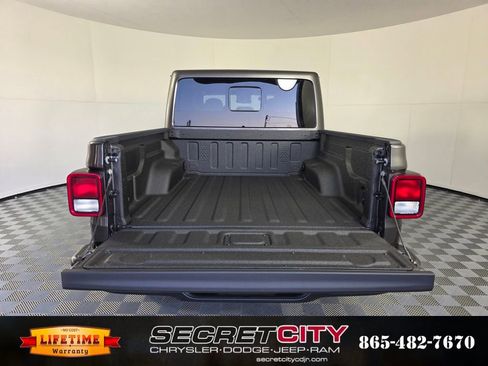 New 2025 Jeep Gladiator Sport image 30