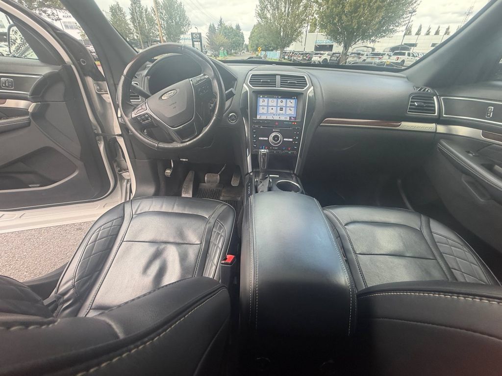Used 2018 Ford Explorer Platinum AWD/4WD image 21