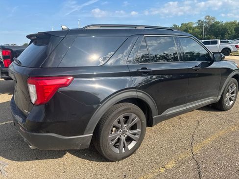 Used 2024 Ford Explorer XLT w/ Equipment Group 202A AWD/4WD image 13