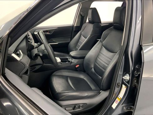 Used 2019 Toyota RAV4 XLE Premium FWD image 20