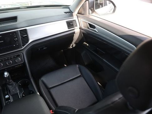 Used 2018 Volkswagen Atlas SE FWD image 25