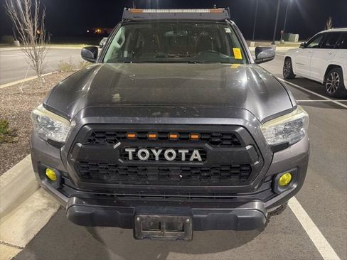 Used 2017 Toyota Tacoma SR5 w/ Tow Package image 8