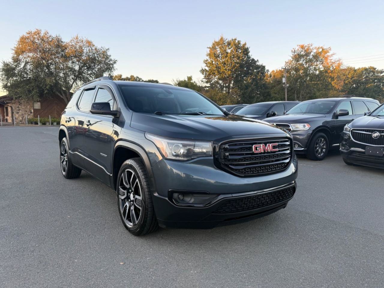 Used 2019 GMC Acadia SLT w/ Black Edition FWD image 1
