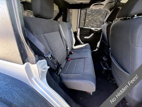 Used 2012 Jeep Wrangler Unlimited Rubicon w/ Dual Top Group AWD/4WD image 22