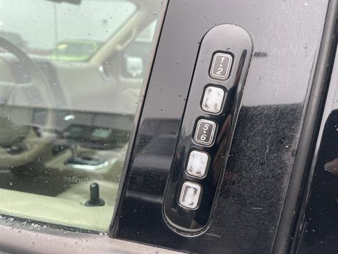 Used 2010 Ford Explorer Eddie Bauer image 32