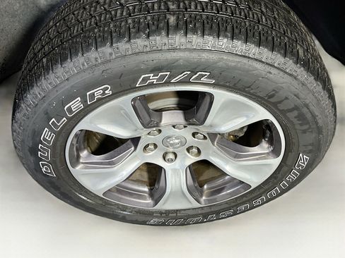 Used 2023 RAM 1500 Laramie image 30