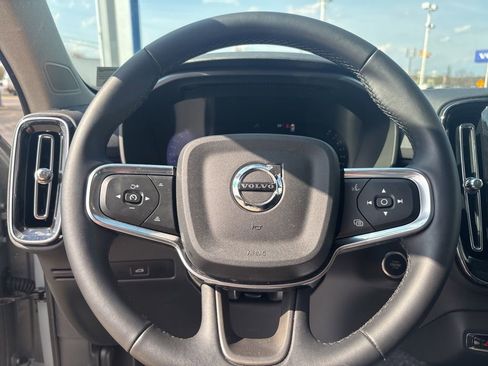 Used 2025 Volvo XC40 B5 Core image 21