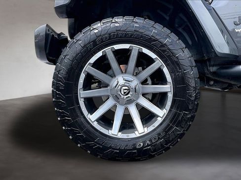 Used 2021 Jeep Wrangler Unlimited Sahara AWD/4WD image 9