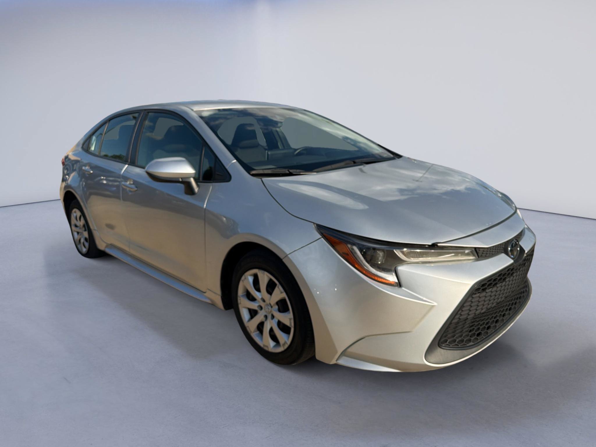 Used 2020 Toyota Corolla LE FWD image 3
