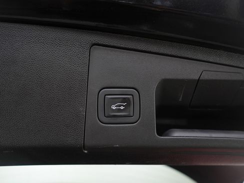 Used 2024 Cadillac XT4 Sport image 11