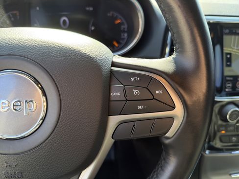 Used 2021 Jeep Grand Cherokee Limited w/ Luxury Group II image 33