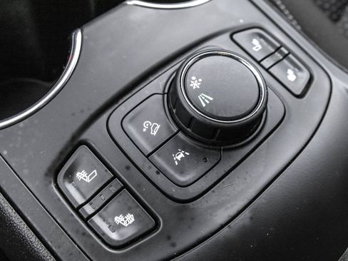 Used 2023 GMC Terrain SLE w/ Driver Convenience Package FWD image 32