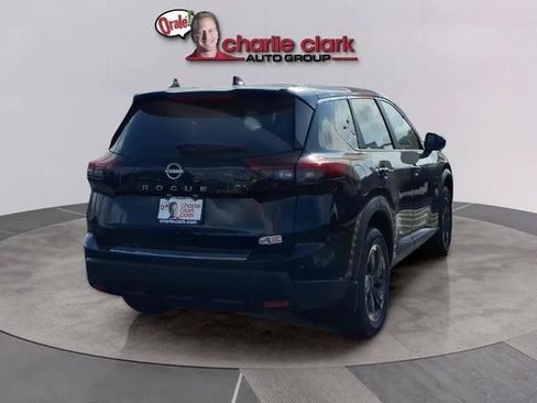 Certified 2026 Nissan Rogue SV FWD image 5
