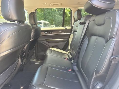 Used 2023 Jeep Grand Cherokee Limited w/ Black Appearance Package AWD/4WD image 11