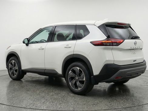 Used 2025 Nissan Rogue SV image 6