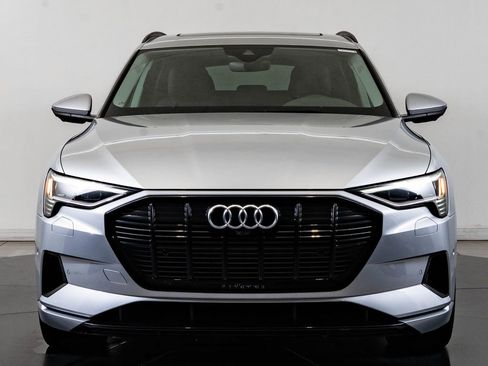 Used 2021 Audi e-tron Premium Plus w/ Premium Plus Package AWD/4WD image 2