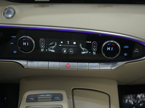 Used 2024 Genesis GV70 2.5T Advanced w/ Advanced Package image 18