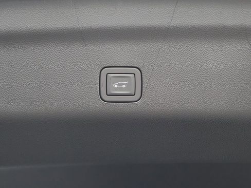 New 2025 Chevrolet Suburban Premier image 46