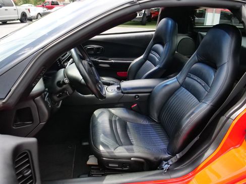 Used 2002 Chevrolet Corvette Coupe w/ Preferred Equipment Group2 RWD image 3