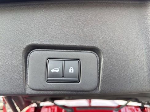 Used 2025 Nissan Rogue SV image 15