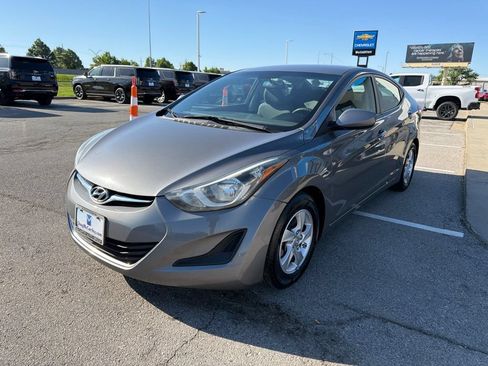 Used 2014 Hyundai Elantra SE FWD image 2