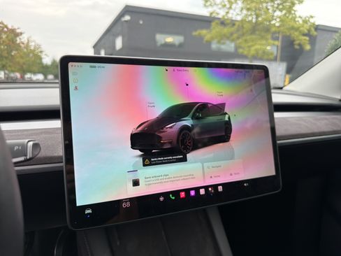 Used 2023 Tesla Model Y Long Range AWD/4WD image 19