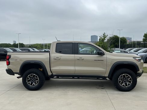 Used 2024 Chevrolet Colorado ZR2 w/ Technology Package AWD/4WD image 3