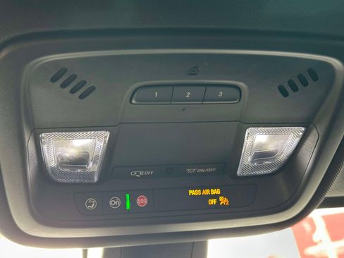 Certified 2023 Chevrolet Traverse LT image 30