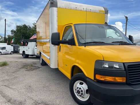 Used 2021 GMC Savana 3500 Extended w/ Power Convenience Package image 3