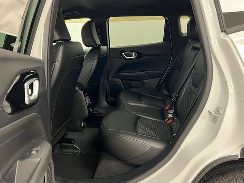 New 2026 Jeep Compass Latitude image 12