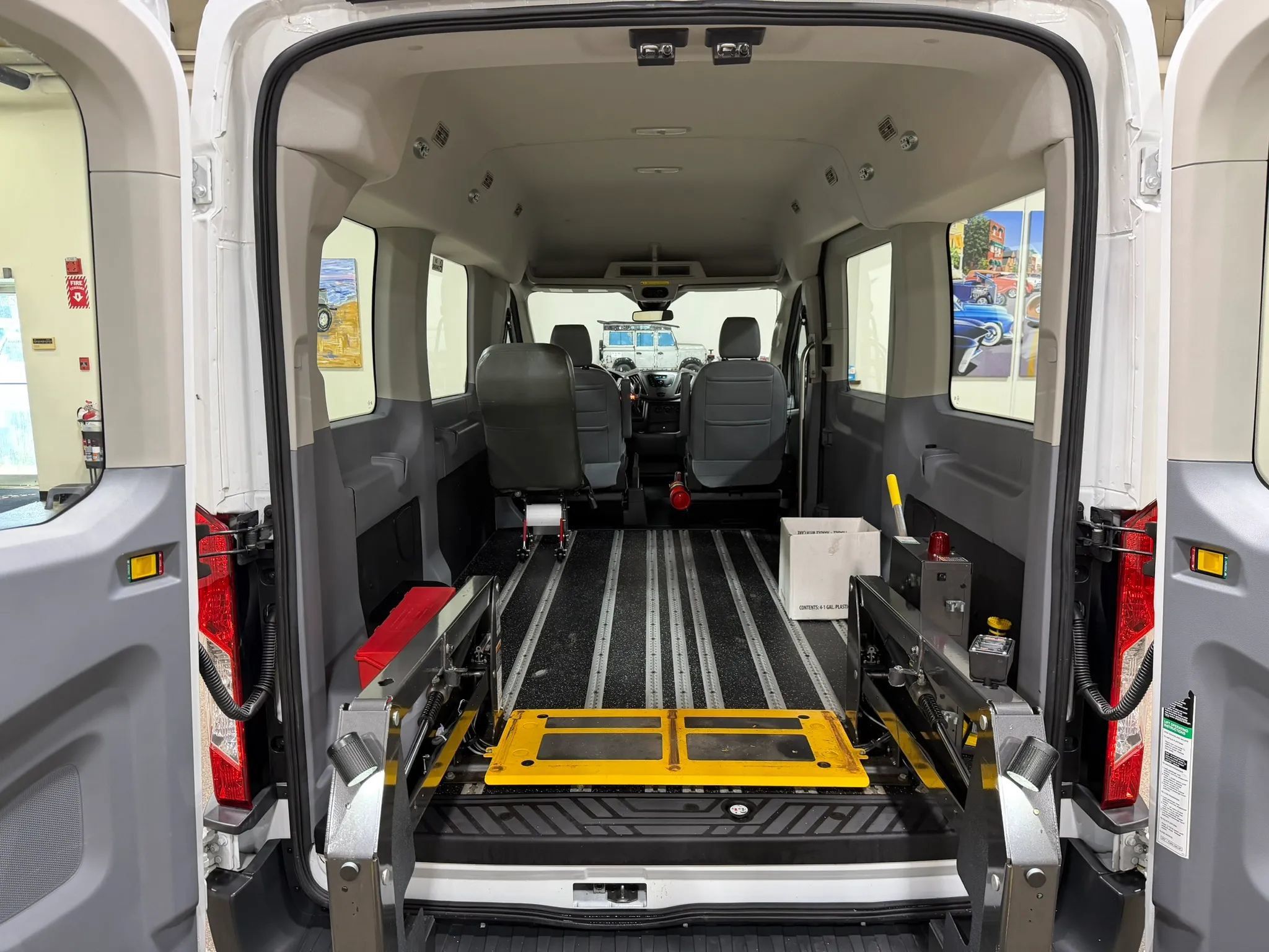 Used 2018 Ford Transit 150 XL RWD image 48