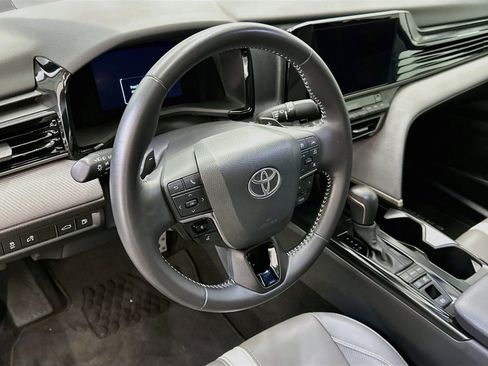 Used 2025 Toyota Camry SE w/ Convenience Package FWD image 18