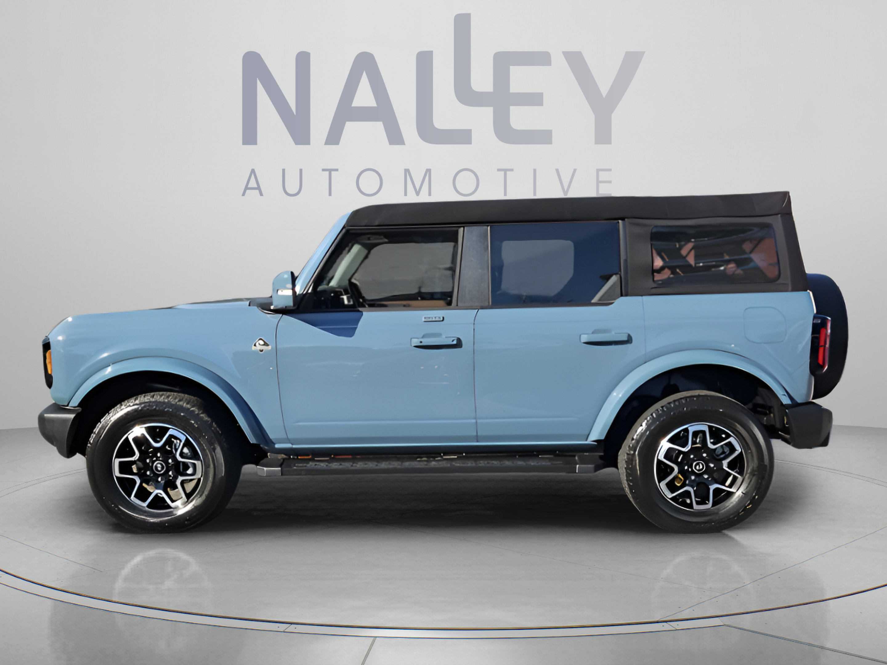 Used 2023 Ford Bronco Outer Banks AWD/4WD image 2