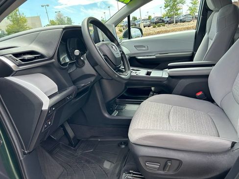 Used 2025 Toyota Sienna LE FWD image 24