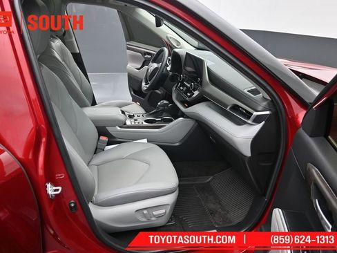 Used 2023 Toyota Highlander Limited AWD/4WD image 38