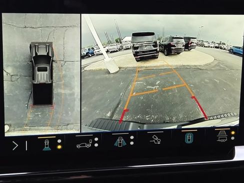 Used 2025 Chevrolet Silverado 2500 ZR2 w/ Technology Package AWD/4WD image 9