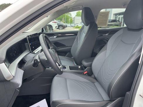 Certified 2025 Volkswagen Tiguan SE AWD/4WD image 26