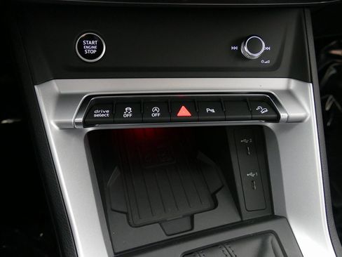 Certified 2025 Audi Q3 2.0T Premium Plus w/ Premium Plus Package image 22