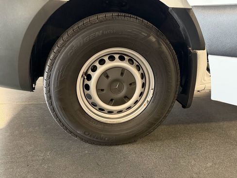 Used 2024 Mercedes-Benz Sprinter 2500 image 10