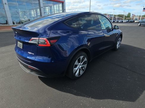 Used 2023 Tesla Model Y Long Range AWD/4WD image 3