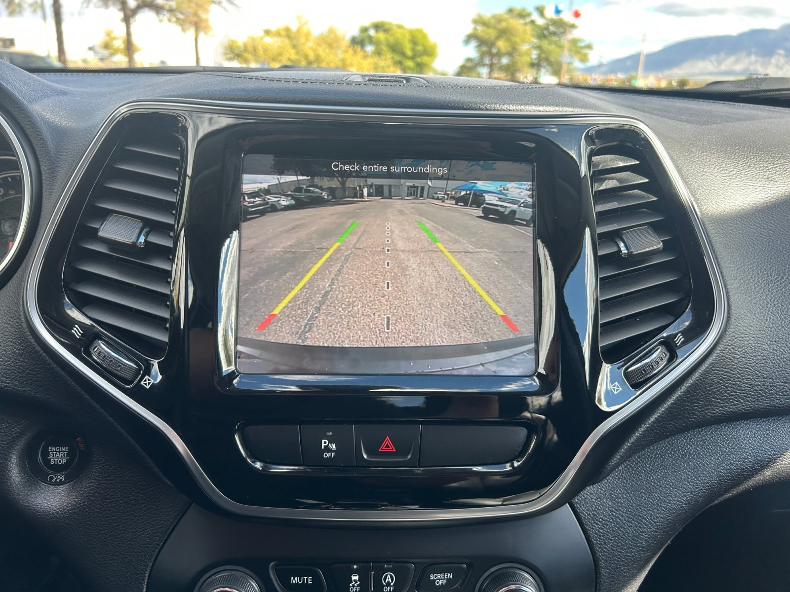 Used 2020 Jeep Cherokee Limited FWD image 27