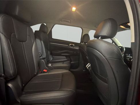 Used 2022 Kia Sorento S FWD image 13