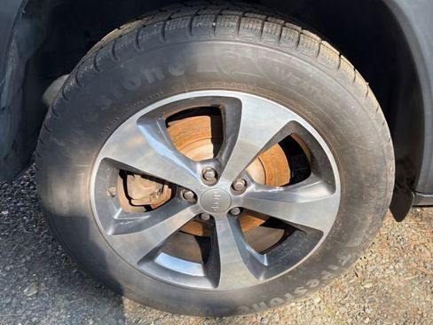 Used 2019 Jeep Cherokee Limited image 11